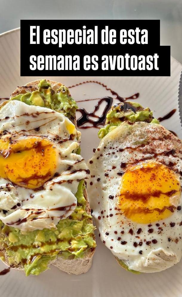 Avocado toast con huevo