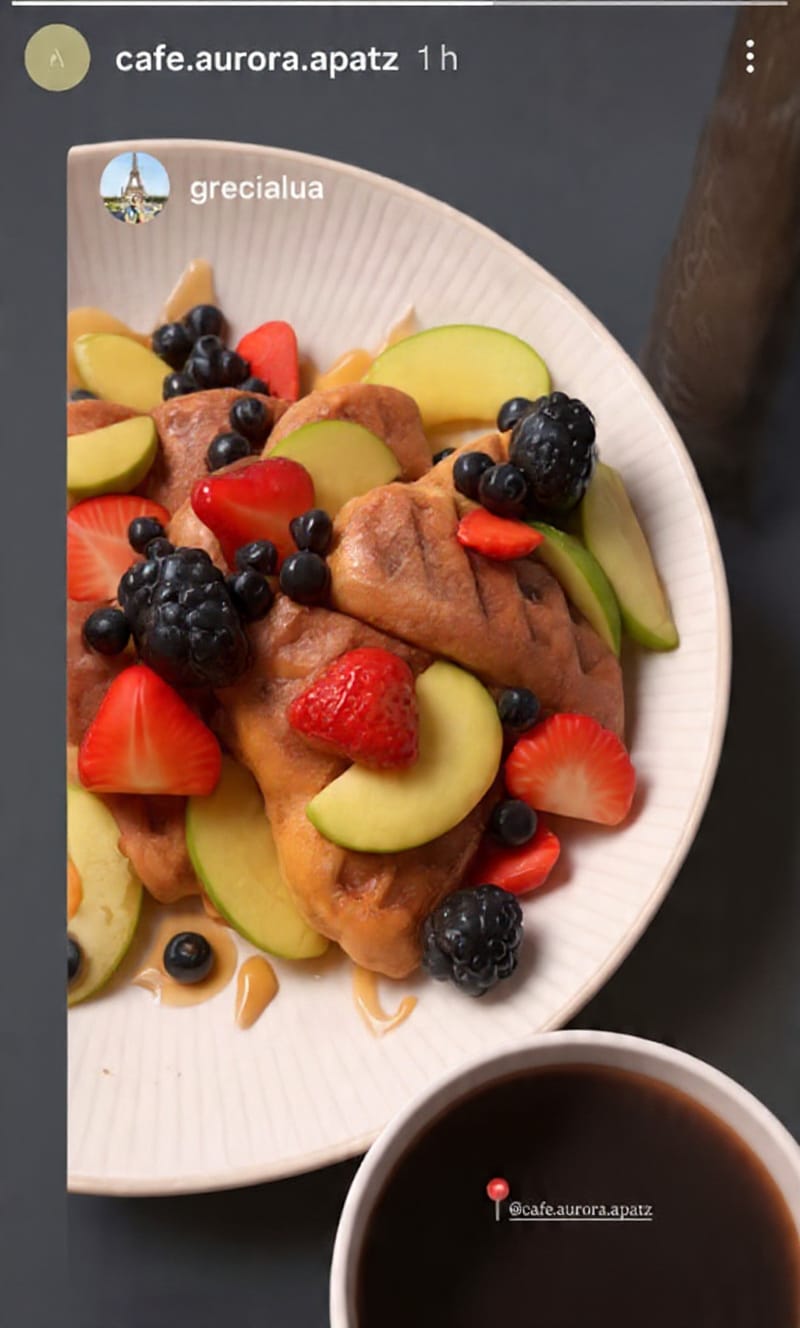 Waffles con frutas frescas